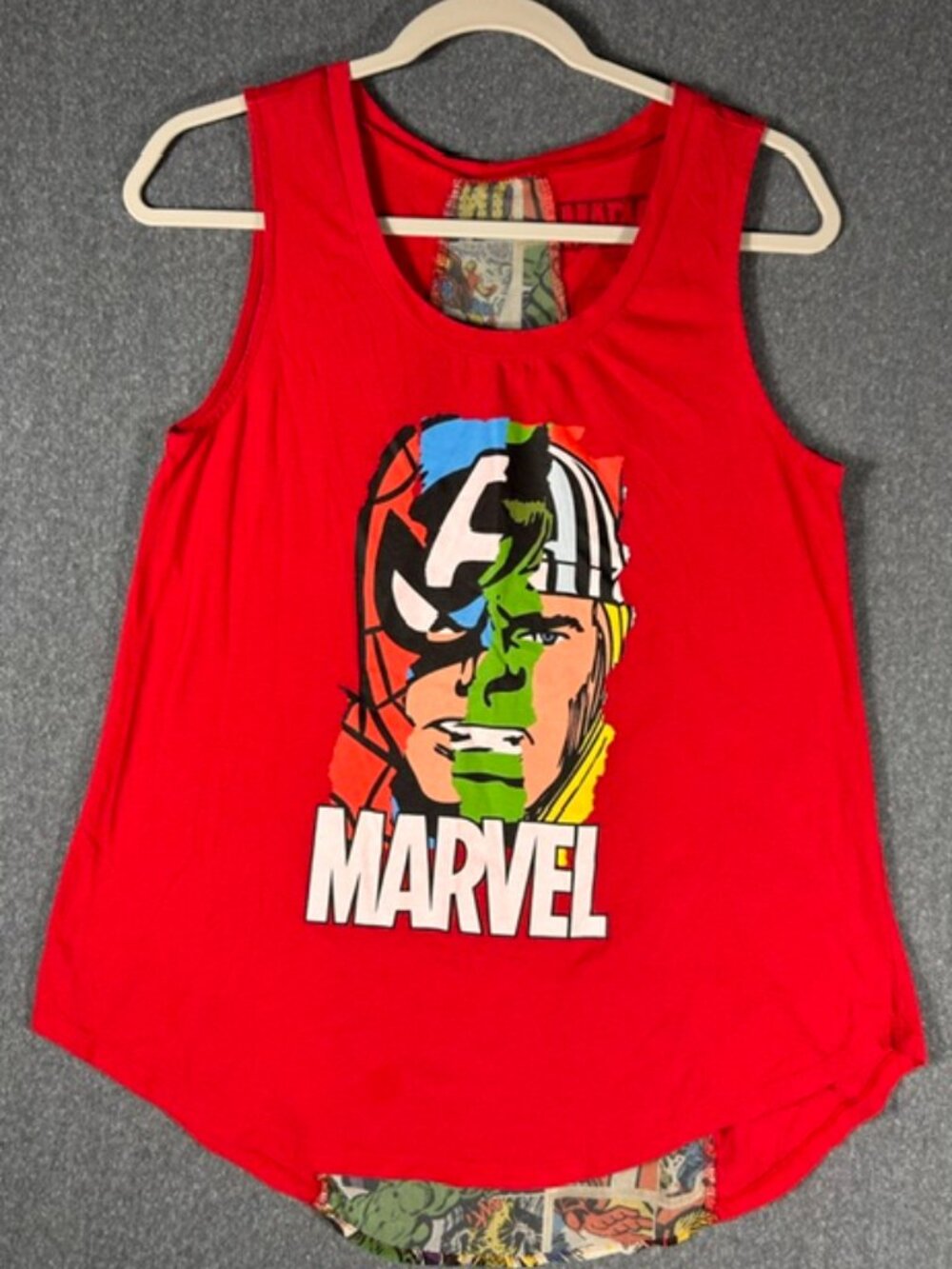 Marvel Avengers Tank Top Womens Sz Large Red Mixed Media Comics